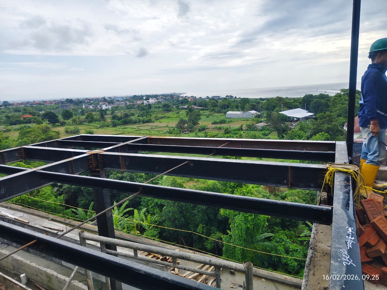 Tukang besi baja
