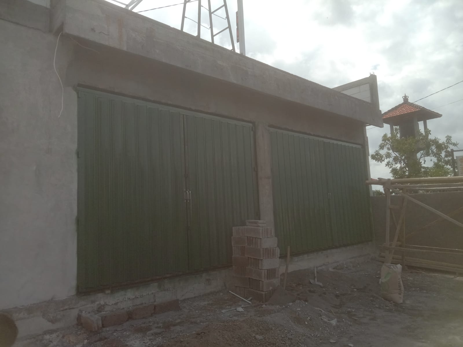 Folding gate standart