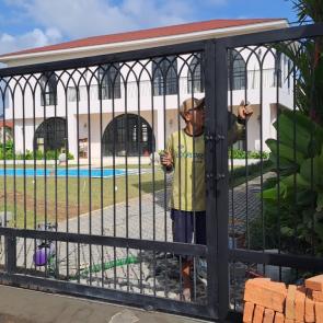 Pintu Gerbang sleding nako Nako As 14mm Pipa 1 ¼ inc Hollow galvanice 4x8x1.2mm Siku 4x4 + beton AS Cat dasar Epoxi Finising cat hitam dop Alamat : Jl Cempaka I No 7AB Dalung Kuta Utara - Bali Telepon 0811 3999 945