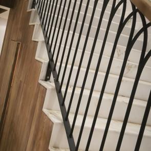 Material railling tangga Nako As 14mm Plat strip 6mm Hollow galvanice 3x6x1.2mm Cat dasar Epoxi Hand rail kayu bengkirai Finishing cat hitam dop Alamat : Jl Cempaka I No 7AB Dalung Kuta Utara - Bali Telepon 0811 3999 945